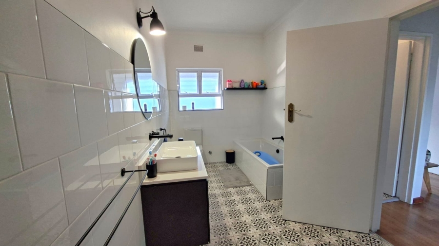 To Let 2 Bedroom Property for Rent in Somerset West Western Cape